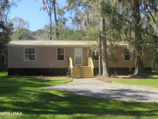 11 Friendship Ln, Beaufort, SC 29907