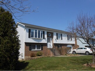 14 Maplewood Dr, Apalachin, NY 13732