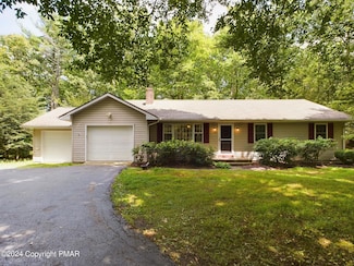 182 Shadow Ridge Dr, Brodheadsville, PA 18322