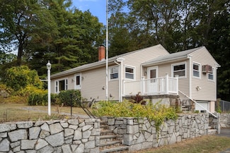 11 Mountain View Dr, Dracut, MA 01826