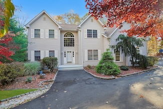 2 Parkside Ct, Pomona, NY 10970