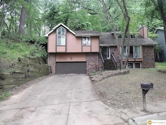 826 Hidden Hills Dr, Bellevue, NE 68005