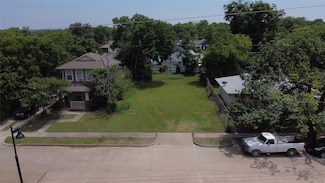 1220 E Annie St, Fort Worth, TX 76104