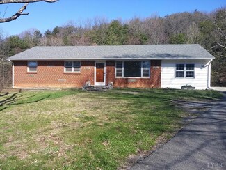 146 Half Moon Ln, Rustburg, VA 24588