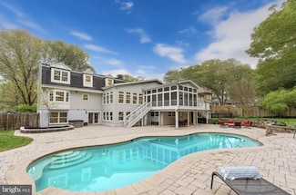 5820 Fitzhugh St, Burke, VA 22015