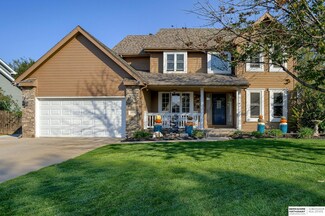 2124 Liberty Ln, Papillion, NE 68133