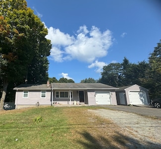 438 State St, Belchertown, MA 01007