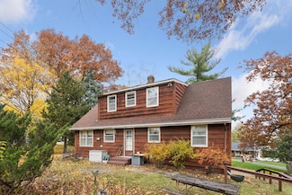 18701 South Ln, Minnetonka, MN 55345