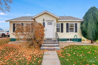 306 California St, Gooding, ID 83330