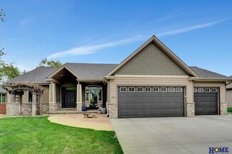 4510 Pioneer Greens Dr, Lincoln, NE 68526