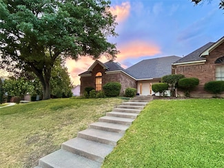 9334 Highedge Cir, Dallas, TX 75238
