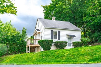 33 Ridge Rd, Rensselaer, NY 12144