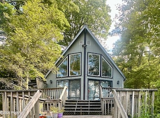 150 Marcel Dr, Dingmans Ferry, PA 18328