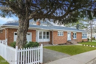 2 Livingston Ct, Staten Island, NY 10310