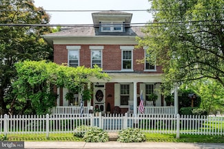 44 W Cottage Ave, Millersville, PA 17551