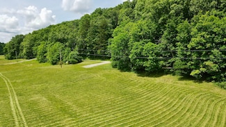 1865 Hull Rd, Walnut Township, OH 45658