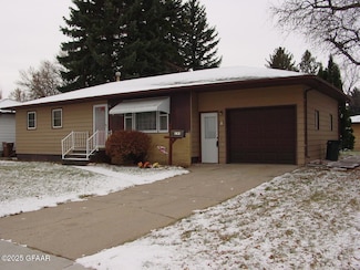 1431 4th Ave NW, East Grand Forks, MN 56721