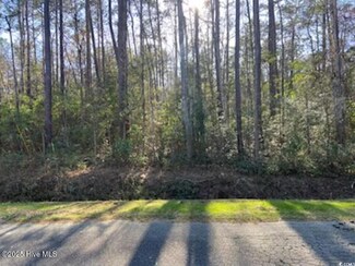 8 Myrtlewood Dr SW, Carolina Shores, NC 28467