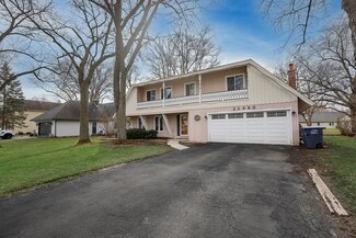 2S680 Cree Ln, Wheaton, IL 60189