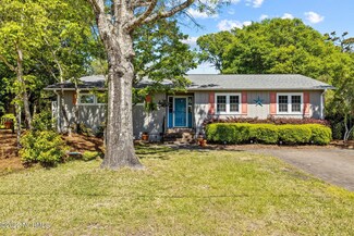 332 Cedar St, Emerald Isle, NC 28594