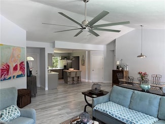 310 14th St SE, Naples, FL 34117