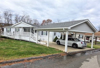 105 Eagle Pointe Dr, New Eagle, PA 15067