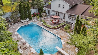 27 Squire Ct, Toms River, NJ 08753
