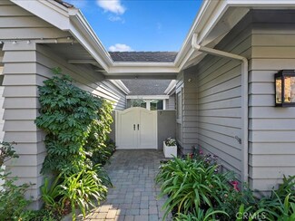 7 Northampton Ct Unit 104, Newport Beach, CA 92660