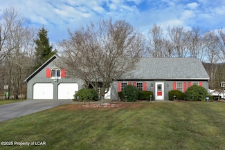 33 Walden Dr, Mountain Top, PA 18707