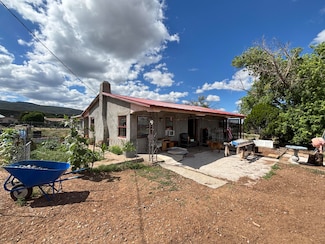 2 Bus Ln, Sandia Park, NM 87047