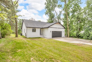 10781 Woodbrook Dr, Cement City, MI 49233