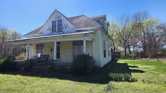 1211 9th St, Mena, AR 71953