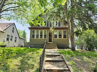 652 36th Ave NE, Minneapolis, MN 55418