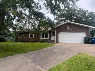 1701 Meadow Ln, Muscatine, IA 52761