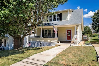 502 3rd St, Shenandoah, VA 22849