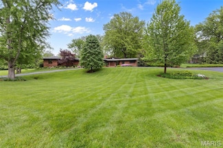 10 Country Estates Place, Saint Louis, MO 63131