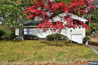 160 Busteed Dr, Midland Park, NJ 07432