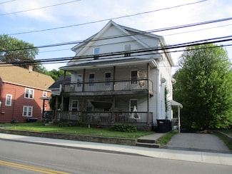 116 Woodstock Ave, Putnam, CT 06260