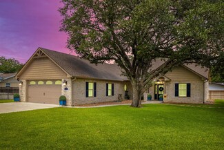204 Keuper Ave, Schulenburg, TX 78956