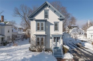 74 High St, Saco, ME 04072