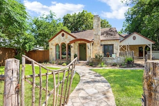 129 E Evergreen St, Boerne, TX 78006