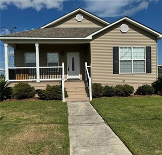 1801 Esther St, Harvey, LA 70058