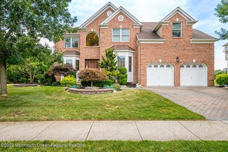 5 Hedgerow Ln, Manalapan, NJ 07726