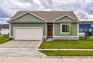 513 Walnut Dr, Huxley, IA 50124