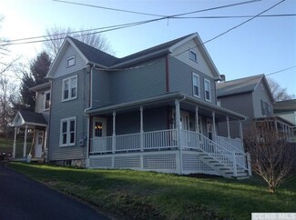 18 Highland Ave, Philmont, NY 12565