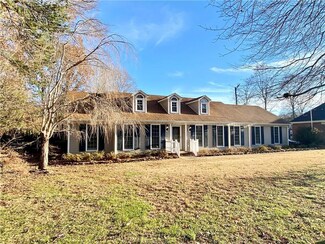 518 Brookview Dr, Elon, NC 27244