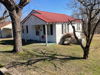 110 Riverside Dr, Centerville, TN 37033