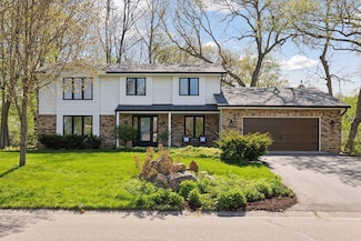 2700 Xanthus Ln N, Plymouth, MN 55447