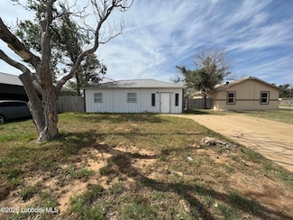 1010 8th St, Levelland, TX 79336