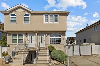 115 Salamander Ct, Staten Island, NY 10309